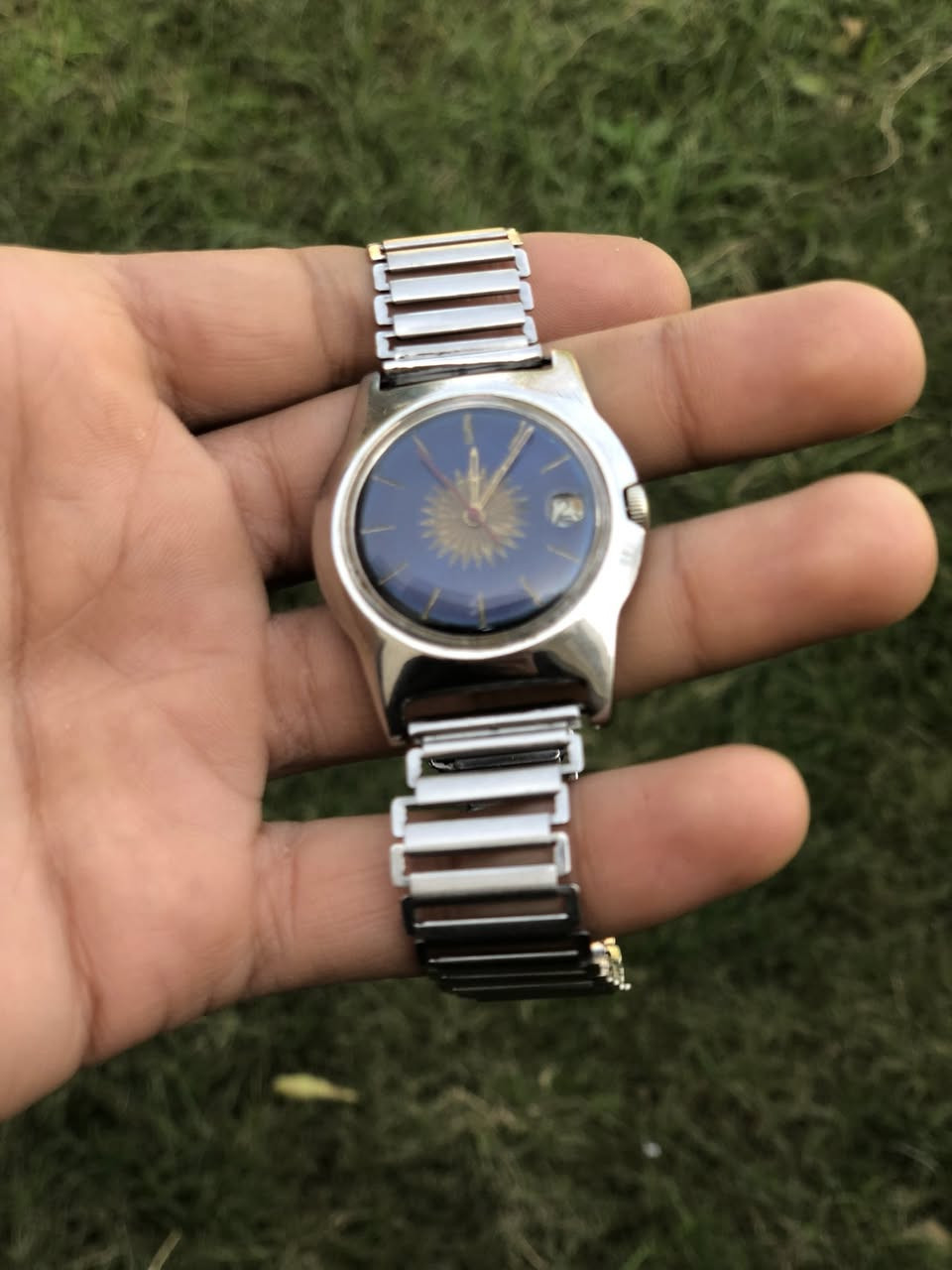 السلام عليكم اخوان سعر القطعه ٥٥ واذا كلهن بيهن مجال ***********
