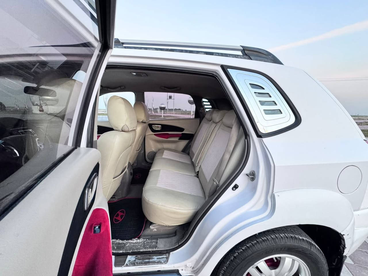 اسلام عليكم شباب عندي توسان 2009 للبيع السياره خير من الله السياره ماعايزه شي صدر امامي اوخلفي كله جديد بدلته قبل شهر تخم تاير جديد قبل 4ايام من بدلته او عندي تخم نص عمر وياه انطكيا كير محرك شرط او سنويه ل2028 التصال ع هاذ الرقم *********** غير متواجد ع فيسبك
