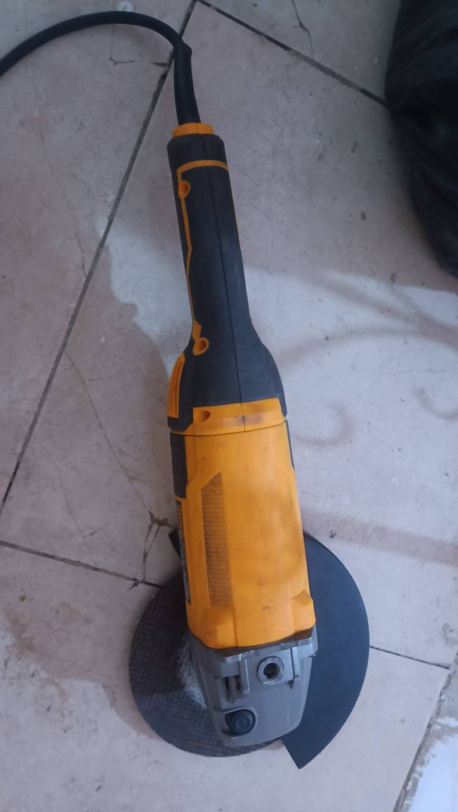 1- منشار ترددي بعده جديد شركه انجيكو سعر 45 الف 
2-كوسره حجم كبير ضخمه شركه انجيكو سعر 50 الف 
3-منشار كص مع القواعد موجوده مالته سعره 40  مكاني العماره ميسان لستفسار *********** عمارة, ميسان
