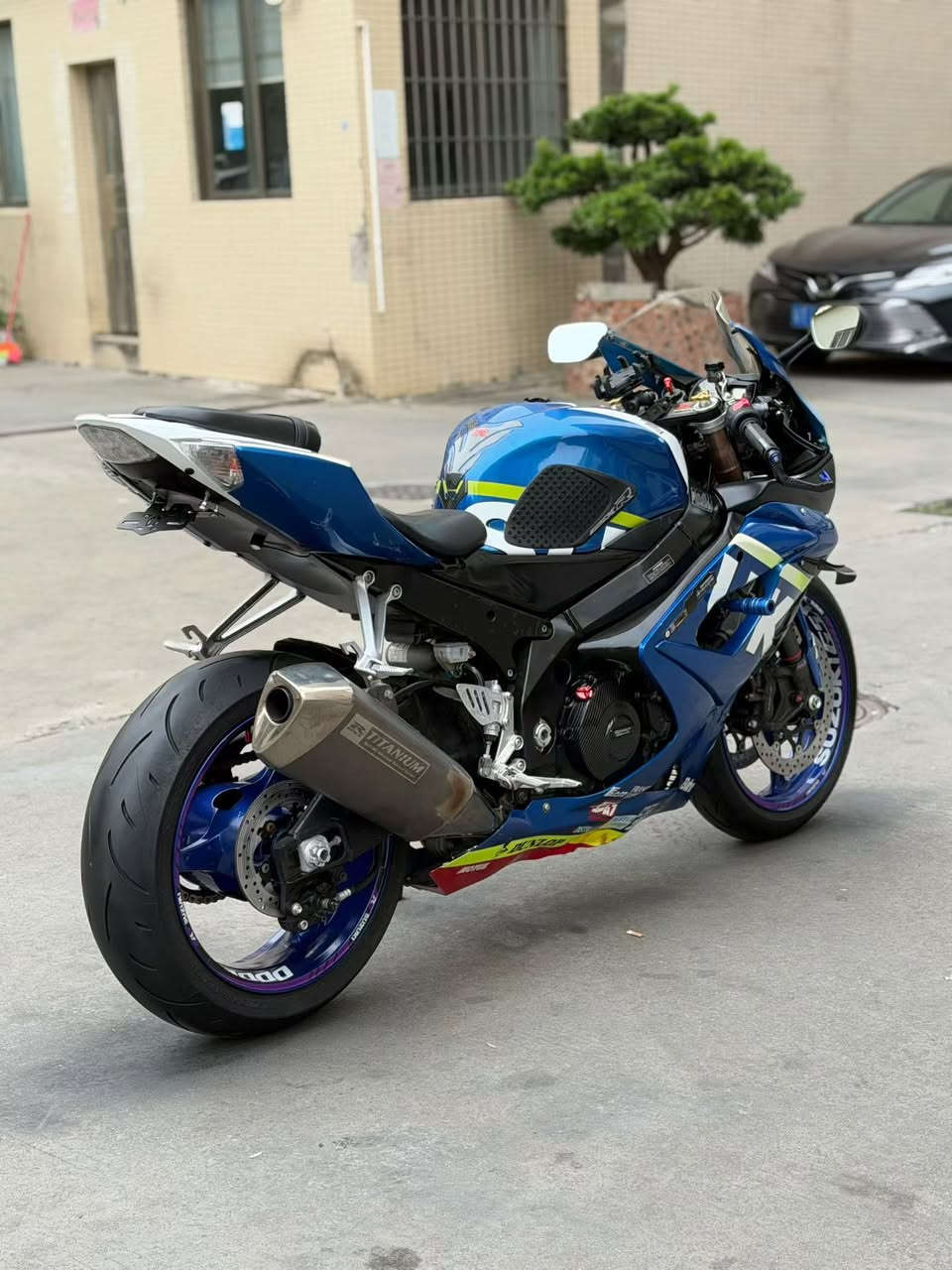 ‏GSXR1000CC
2006
35ورقە
ضمان  محرك گير بدون حادث
هزا دراجه بل خارج 
بعد ٤٥-٩٠ من دفع وصل سليمانيه
***********
***********
اعزا كرام كل دراجات بل خارج بعد ٤٥-٩٠ وصل 

أعتذر إن تسببت هذه المنشورات في مشاكل لبعض الأشخاص.

أي شخص لديه شركة نقل في الصين أو اليابان، سأرسل الدراجة النارية إليه. جميع الدراجات النارية أرخص.
٥٠٠$
وبالمناسبة، هذه الأسعار صحيحة.

لقد صُدم بعض الناس بشدة، يا أعزائي.

أؤكد لكم أنني سأجعله أرخص آنشالله 
شكران للمدير كروب

‏https://www.tiktok.com/@madeinjapan919?_r=1&_t=ZS-92jOpMF0D3q

‏https://www.tiktok.com/@samuraiskill1?_r=1&_t=ZS-92jOrywJb6u
 یمکن تابعنی علی تیک توک
