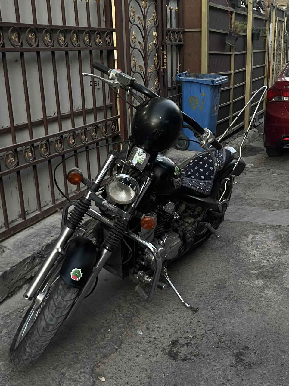 هوندا ستد الدراجه مكفوله كير ومكينه دراجه كامله وسعرها مليون و300وبيها مجال للطيبين رقمي ***********
