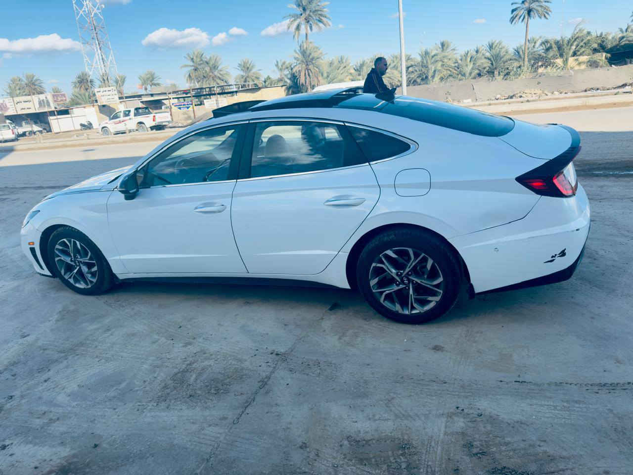 السلام عليكم للبيع سوناتا موديل 2020فول واحد ع واحد سياره جديده من كلشي مكينه كير  حداديه تخم تاير كله جديد رقم جديد مكينه 2500 ضرر بنيد  ولحوض طخه خفيفه بس وباقي كفاله ماشيه 75 المكان الحله السعر 165بيه مجال رقم الهاتف ***********
