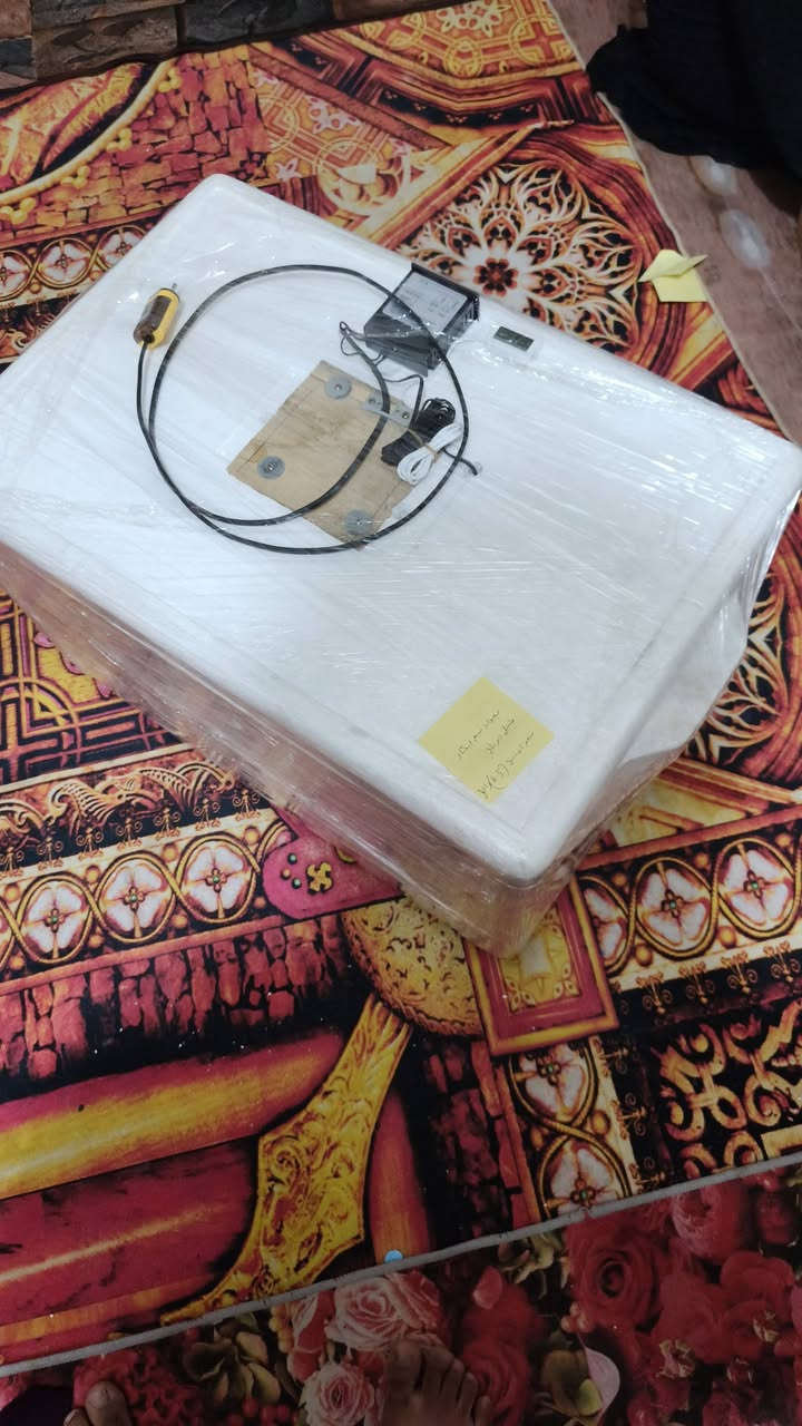 لآهلنا في الإصلاح.. النجاح بالإنتاج صار أسهل! 🐣
​السلام عليكم جميعاً..
أخوكم مؤمل، مربي ومنتج طيور. من خلال خبرتي وصناعتي للمفاقس، صممت لكم فقاسة هدفها الأول هو (البساطة والنتيجة المضمونة).
​ليش هاي الفقاسة تختلف؟
​سعة مثالية: تشيل 60 بيضة، وبنظام تقليب يدوي بسيط يضمن لك مراقبة البيض بنفسك.
​بساطة وسهولة: ما تحتاج أي تعقيد، مصممة لأي شخص يريد يطلع إنتاج بدون دوخة الشاشات المعقدة.
​دقة الحرارة: ركزنا على ضبط الحرارة اللي تناسب جونا العراقي لضمان أعلى نسبة تفقيس.
​شغل إيد: الفقاسة مصنوعة بمتانة وعناية، ومجربة شخصياً 
​⚠️ أهم ميزاتنا:
​نظام الحجز: لضمان الجودة، الفقاسة يتم تصنيعها وتجهيزها خصيصاً لك بعد الحجز مباشرة.
​وياك للآخر: ما نبيعك الجهاز ونعوفك، نبقى وياك على تواصل مباشر خطوة بخطوة من أول يوم لحد يوم التفقيس.
​💰 السعر النهائي: 100,000 دينار فقط
​للي يحب يطور مشروعه المنزلي أو يبدأ بإنتاج طيوره ودجاجه بطريقة سهلة ومضمونة، يتفضل يراسلني أو يتصل بي.
​📞 للتواصل والحجز: ***********
📍 الموقع: قضاء الإصلاح - المركز - الشارع ال اعمر
