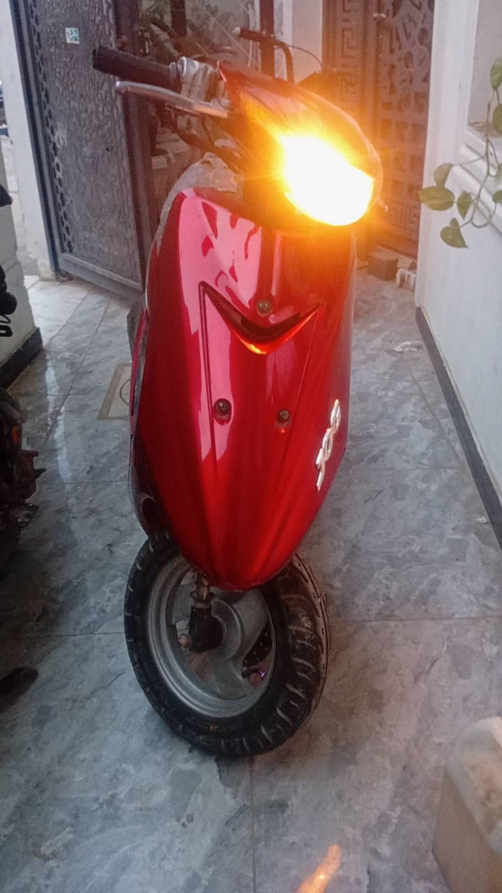 السلام عليكم ورحمه دراجة نارية عصفورية للبيع 250 مال جناي ما بيها مجال بس حك جية ما مفتوحة نضافة 80% العطل گلتش خلفي يعني ما بيها سحب العنوان بغداد الكاظمية رقم الواتساب ***********
