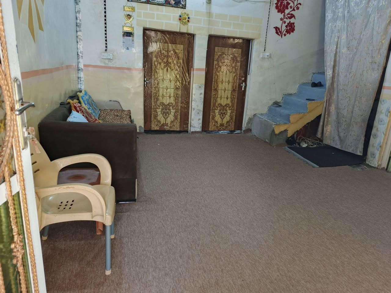 بيت للبيع البستنه زراعي يتكون من غرفتين 5*4 وهول 5*4 استقبال 5*4
ومطبخ 4*3ونص مساحته أكثر من 230متر
السعر 40وبيه مجال 
وتوجد قطعه أرض مساحته 200 طابو 25
في حي العدل
استفسار /***********
