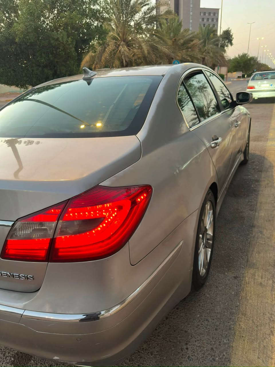 جنيسز 2012 امريكي
محرك 6 سلندر 3800
فول مواصفات 
حساس امامي خلفي
بصمة تشغيل وابواب
فتحة سقف
شاشة تاب
ماوس تحكم
كشنات جلد وكهرباء
تدفئة وتبريد بالكشنات وميموري خزن
مري قلاب واشارة بالمري 
ثلاث قطع تبريد
بردة خلفية
صدر جديد قبل اسبوع
عازل حراري للجام
صبغ 3 قطع
رقم بغداد مكانها العمارة
السعر 85 وييها مجال
***********
