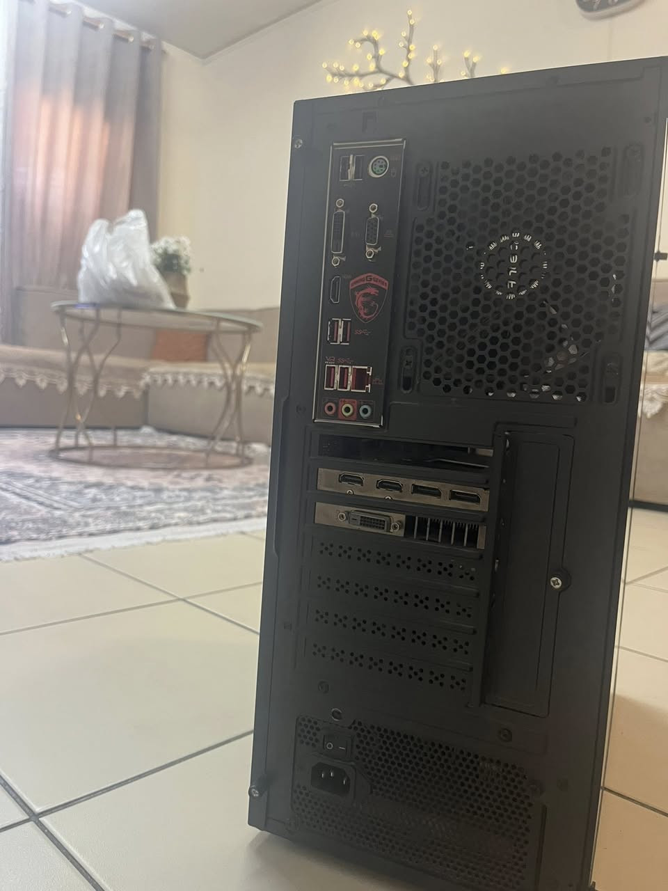 كيس جيمنج للبيع يجي ب مواصفات
R5 1600x
m.t b450
Amd rx 580 8gb
ram 8
pw 500
Ssd200
Hhd 500
مكاني بغداد 
الهاتف ***********
السعر 450 د.ع
وبيها مجال للطيبين
