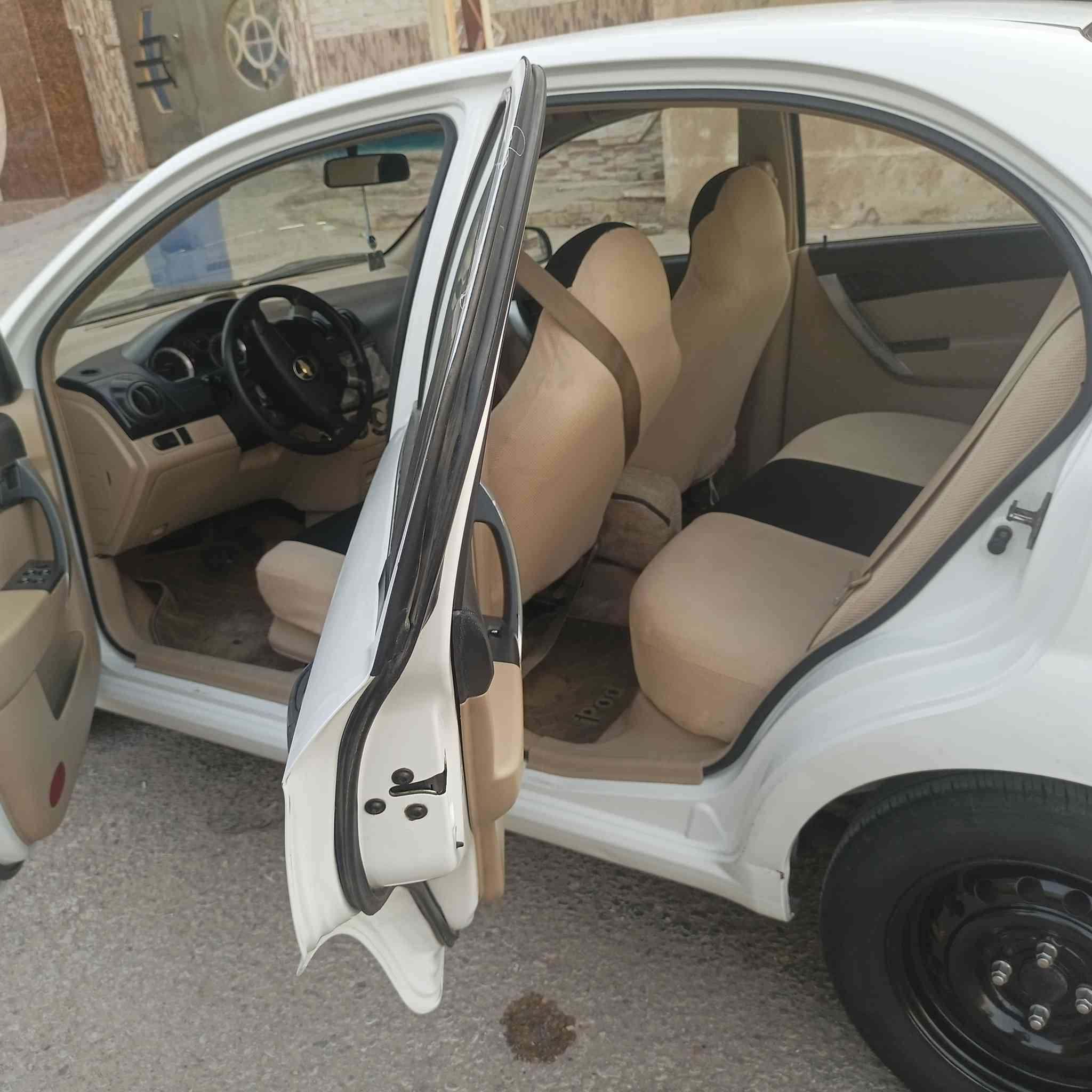 السلام عليكم 
افيو خليجي مديل ٢٠١١ 
محرك مفتوح كير اوتوماتيك
ماشيه ١٧١ حقيقي
كامله ماناقصه اي شي
بيه فقط بارد قطعتين
سعر ٨٢ بيه مجال قليل
مكان سيارة نجف حي نداء
رقم الهاتف ***********
