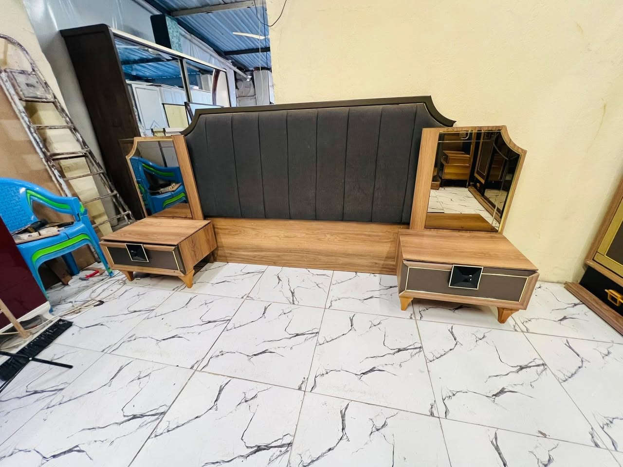 غرفة تركيأ مودرن كوالتي الاصلـي🦾

🚪8 قطع
 نظام سلايت💢+ اثنين أبواب ⚡

🪞 جام برونزي أنيق

🧵 قماش وتر بروف أصلي

✨ نظافة 80بل 💯

💵 السعر 700قفل🔒

 شد ونقل مجاني داخل بغداد 🚚

يوجد توصيل محافضات بكروه 
للحجز مراسله الصفحه او واتساب***********
