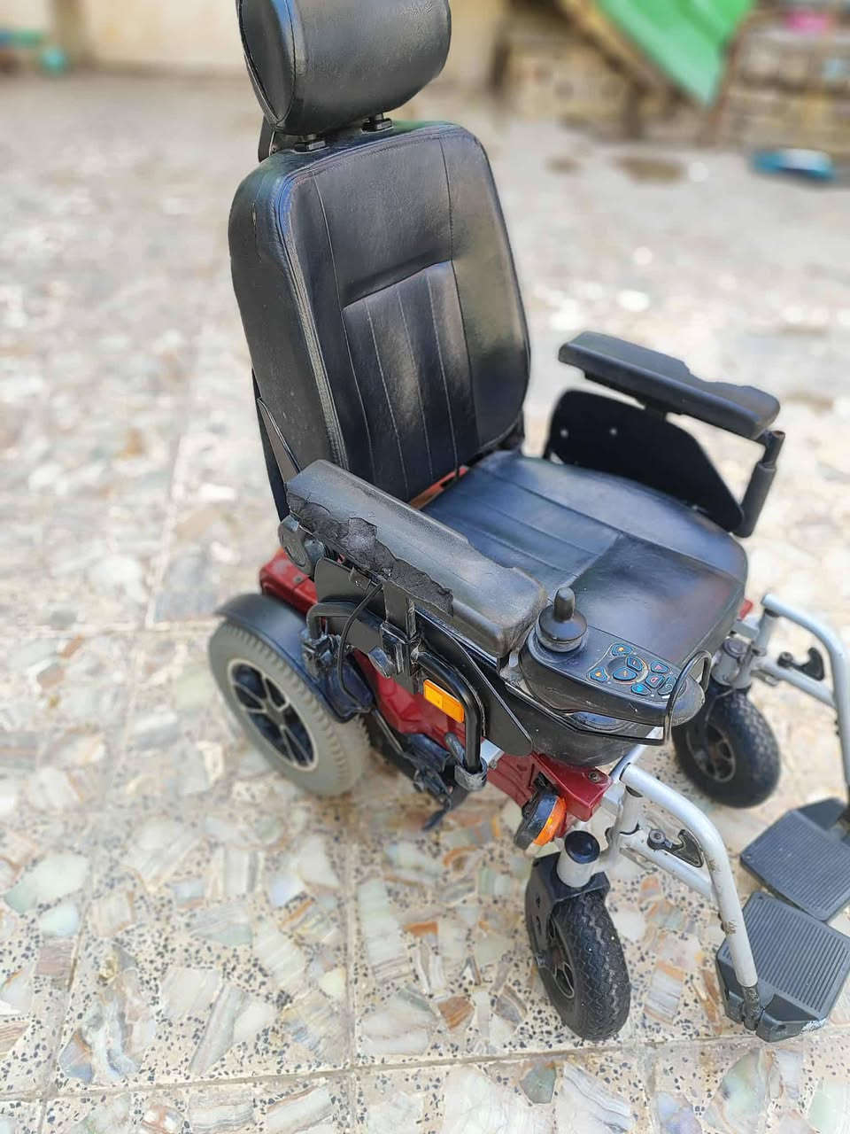 عربانه شحن للبيع نوعيه جيده جداً مستعمله نظيفه بطاريات جدد الشراي يتصل على الرقم ***********
