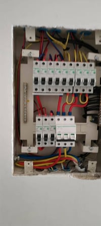 لاقطات من شغل الكهربائي ابو طيبه واحد عراق بكهرباء   07778040252