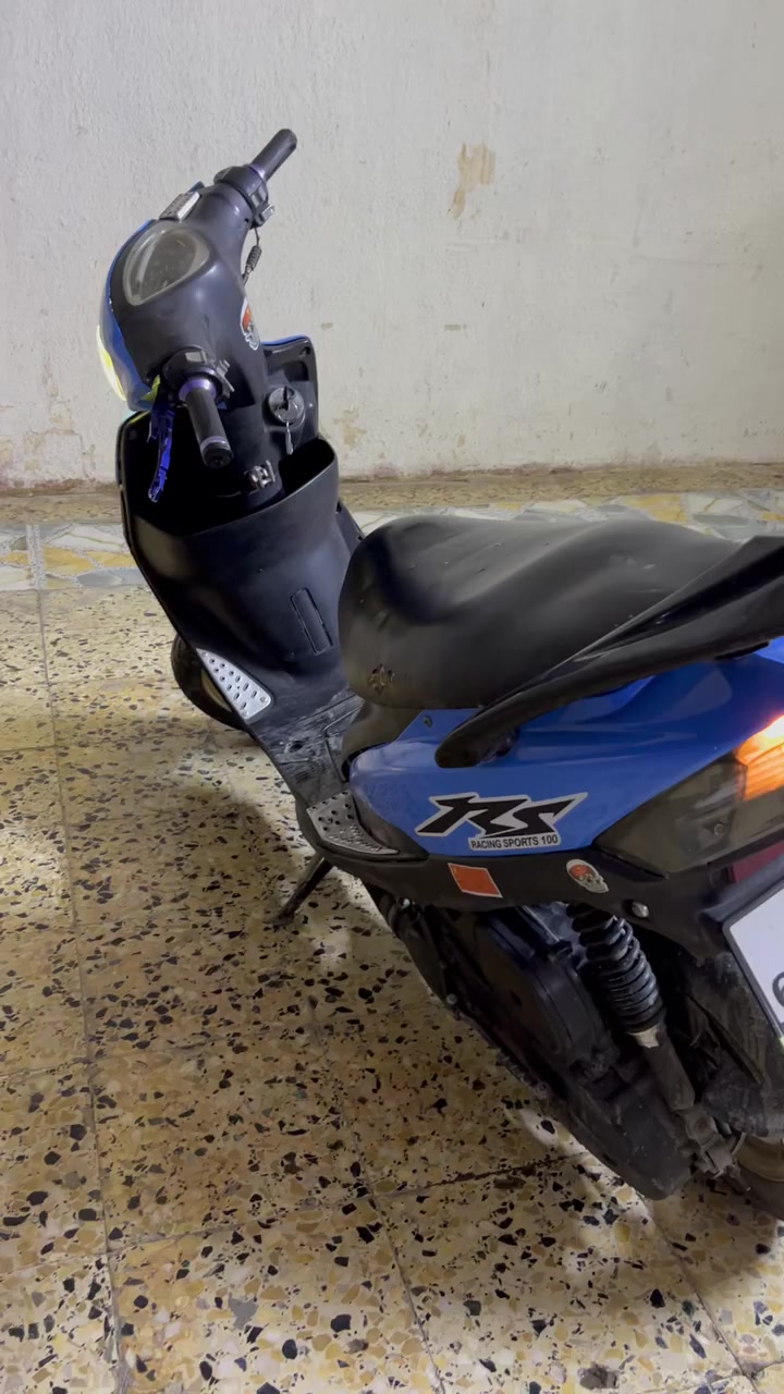 السلام عليكم
للبيع ماكس موديل 2008

شغال كامل مابي نقص

ويا كفراته اصليه سود

السعر مليون وبي مجال 

 ***********
