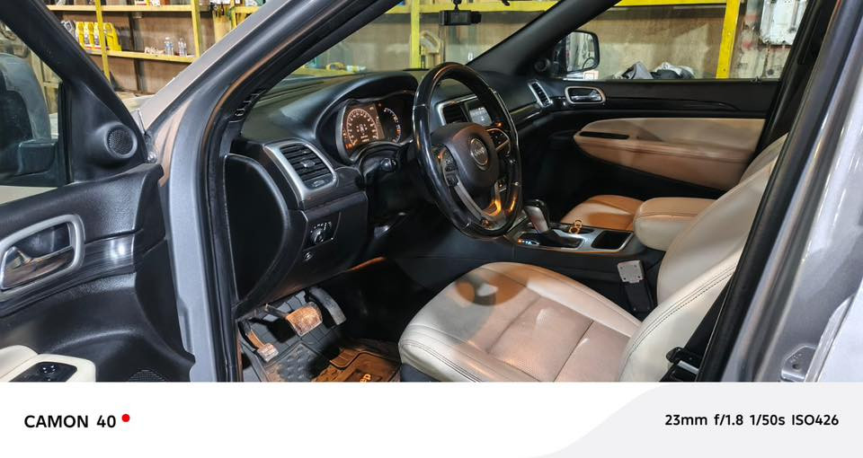 سلام عليكم                                                             جيب شيروكي
2018
رقم بصره دولي 
بسمي تحويل ثاني يوم 
السياره جديده 
فئة لاريدو
شاشه وسط 
مقاعد جلد ابيض
ويل حجم 18
حادثه بنيد وجاملغ تبديل 
وبالعراق صبغ بابين 
سعره 200ورقه (دفترين)
مكان السياره ناصريه مركز 
***********
