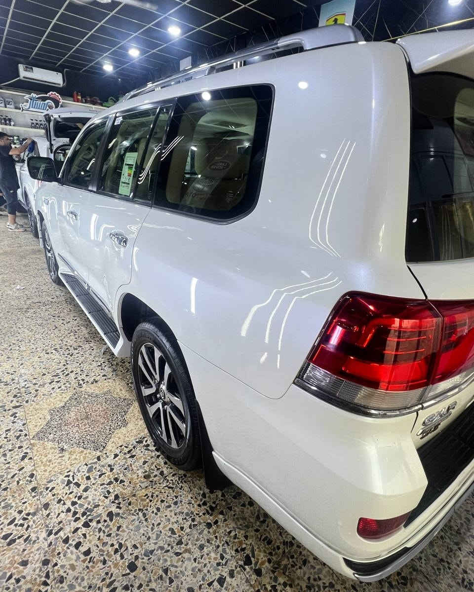 جانب من اعمال مركزنا ضمن فقرات #العرض_الفضي

#بوليش مع 💥 #هديـــة 💥 طلاء نانو سيراميك  لكامل بدي السيارة 💥 
بـ 100 الف فقط .. ضمان سنة ونصف 

اقرا العرض وشوف بنفسك 🙏✅ ⬇️ 

تفاصيل العرض ⬇️⬇️ 
الـعـرض_الفضي (بدي خارجي فقط)
#ملاحظة_هامـة ::: الحجز #قبل_يوم لطفآ
يـشـمـل ويتضمن :- 
1- غسل البدي الخارجي للسيارة بالكامل بمادة HG -wax shampoo
2 - غسل بدي السيارة بمادة (النانو ريموڤر) لأزالة الخدوش البسيطة 
3- جلي بدي السيارة بالكامل ولكل الاجزاء بمادة كلي بار CLAY BAR من سونكس
4 - بوليش البدي الخارجي(حسب حاجة السيارة) ⬅️ انواع البوليش المستخدمة ⬇️⬇️⬇️
- بوليش Sonax الالماني
- بوليش Rupes الايطالي
- بوليش Scholl الالماني
- بوليش M3 امريكي
#النتيجة🤙🏼
- أزالة الخدوش ( الشخوط)
- ازلة البهتان 
- ازالة الهالات والدوائر
- نعومة مطلقة
- انعكاس 
- لمعان دائم
-بريـق 
5- تكحيل الخدوش (سحب كارت) / #ملاحظة : الصبغ يتحمله الزبون لضمان مطابقة اللون 
6- اصلاح الاضرار الخارجية (ما عدا الاضرار التي تستوجب سمكرة)
7- جلي الزجاج الخارجي وتصفيته من الخدوش بمادة CLASS POLISH SONAX
8- وطلاء الزجاج بمادة Nano Glass Sonax cc36
9- جلي اللايت والبك لايت بمادة HEAD LIGHT POLISH من سونكس
10- طلاء الايت والبك لايت بمادة PROTECTION من سونكس
11- تنظيف الويل كب بمادة Felgen Beast من سونكس
12-جلي الويل كب بمادة Sonax X-treme
13- طلاء الويل كب بمادة النانو سيراميك 
14- جلي وتنظيف وتلميع النيكل chrom Alupaste
15- طلاء النيكل بمادة  Sonax )chrom & AluPaste
16- تنظيف بطانة الاطارات 
17- تنظيف الاطارات وتفحيمها بمادة Felgen Beast Sonax 
18 - تنظيف وتزييت مقابض الابواب بمادة CHAIN LUBE من شركة نكرن البلجيكية
19- تنظيف كنرات الابواب 
20 - طلاء كنرات الابواب بمادة ( النانو  دفايند اكستريم) 
21- تنظيف وتلميع السوادات بمادة Nano Black X-treme
22 - تنظيف ربل الابواب وترطيب الربل بمادة 
‏Rubber Care Spray من نكرن 
23- طلاء بطانة الايطارات بمادة نكرن للحماية من الزنجار
24 - تـشميع البدي الخارجي بمادة ( Sonax CARNAUBA)  كارنوبا 
25- طلاء نانو سيراميك  لكامل بدي السيارة 💥CERMIC COATING  EVO 💥 

#السعر 💵💵 🔻🔻 
🔴🔴 100 الف دينار لجميع انواع السيارات 🔴🔴 

العنوان
البصرة - شارع مستشفى الفيحاء العسكري - مقابل منتزه جنة الفردوس مباشرة 
*********** - متوفر واتساب -  #نكرر ✅ #ملاحظة ::: الحجز #قبل_يوم لطفا 

🙏 #لطفآ 🙏 على  الزبون فحص السيارة قبل تسليم المبلغ 

‏
