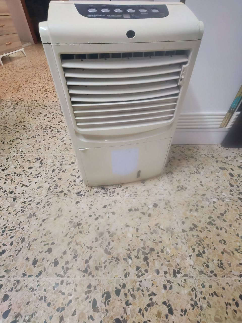 السلام عليكم كونفيرا عل شحن وكهرب بس باتري ما بيها شرط تفحص تأخذها باتري السياره هم تشتغل السعر٥٠ بيها مجال بسيط


**إذا كنت صاحب هذا الإعلان وتريد حذفه لأي سبب، رجاءا أرسل رسالة إلى الدعم الفني**