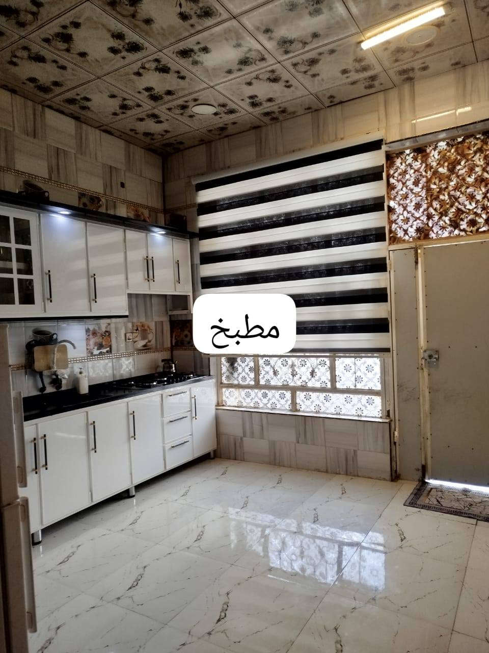 بيت للبيع طابو باسمي 200متر  بناءحديث طابوق مسلح البيت كله صب 
يتكون من صاله ومطبخ واستقبال وصحيات خارجيه 
بدون غرف الغرف فقط مساحه وبابهن ع الصاله ثالث بيت عن الشارع 
شوارع تبليط كافه الخدمات متوفره حي العسكري شارع الاطفاء 

السعر 80 وبي مجال  مستعجل على بيعته

الاستفسار على رقم الواتساب *********** مكلف بالنشر
