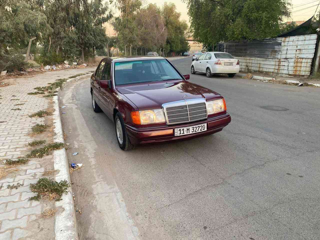 مارسيدس دب موديل 1991
مكينه 320 خراطيم 

منضومه تبريد جديده 

صدر امامي خلفي تخم تاير جديد

رقم بغداد بأسمي

صبغ عام قاعدة دبل السايق معمره 

بيه جاملغ خلفي ايسر بي تصليح فقط

السعر 72

مكان السياره بغداد الجديده

***********
