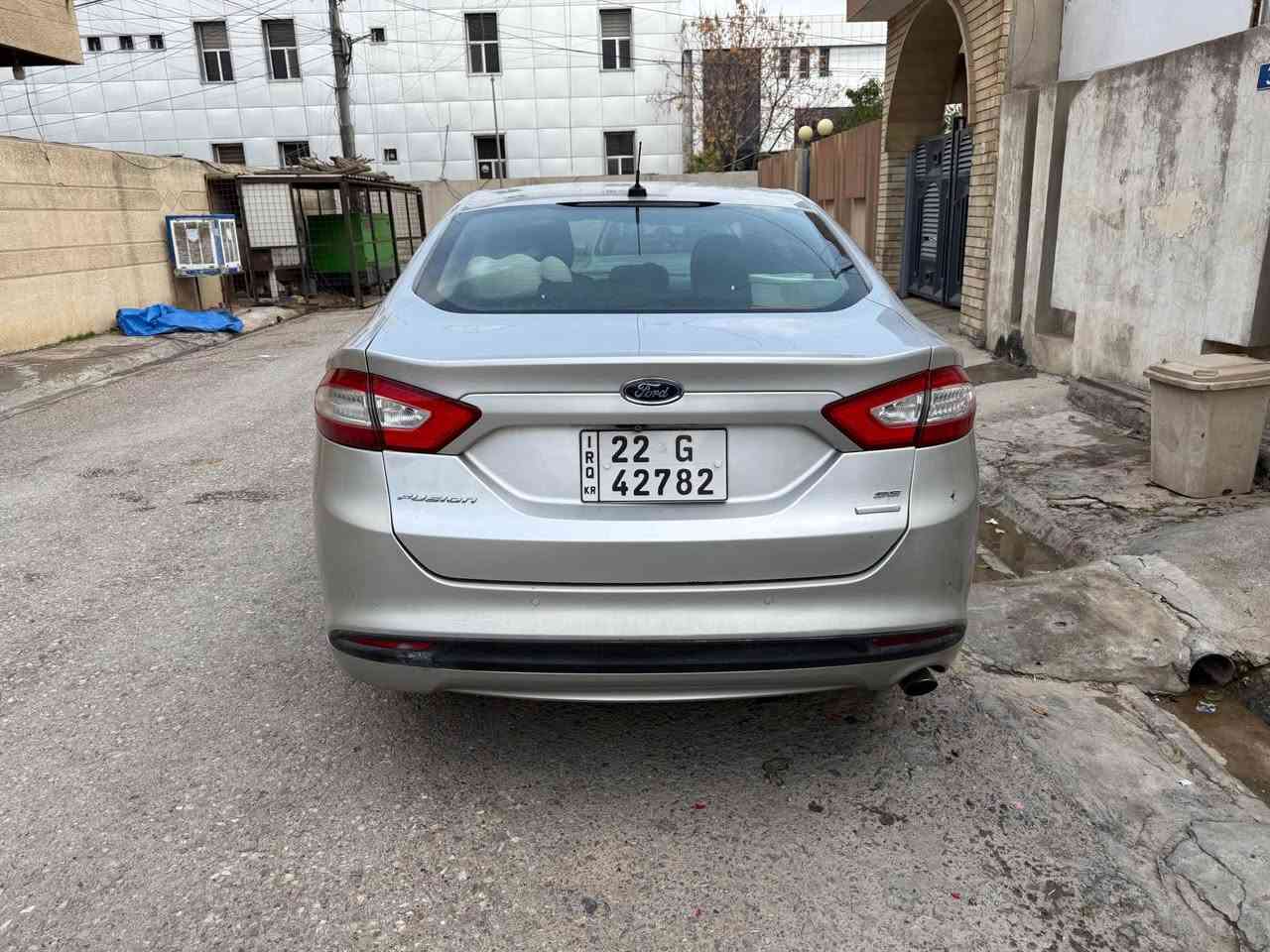 فورد فيوجن  2016 بجم كبس بيها ضربه بالجاملخ خلفي وشوي من باب خلف سايق وبيها مكانات بارد موصفاتها sel تبريد خلفي شاشه  مواصفاتها معروفه 
*********** أربيل, العراق
