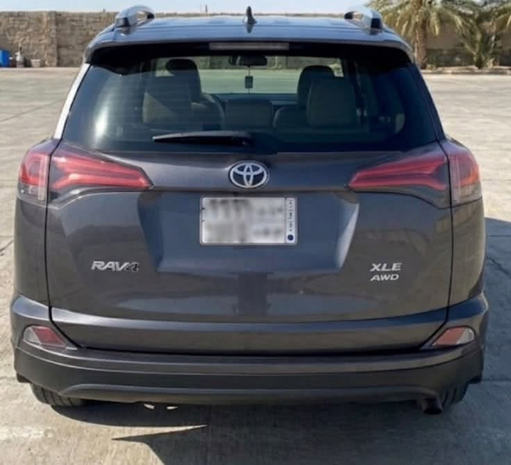 السلام عليكم
للبيع تيوتا راف فور (ToyotaRAV4)2018
وارد امريكي XlE
محرك 2500
رقم بغداد انكليزي
ماشية 35الف kmحقيقي
السيارة كلش نظيفة استخدام قليل 
الموصفات
بصمة تشغيل 
دخول ذكي
فتحة سقف
رادار تحديد مسار
رادار مانع اصطدام
رادار النقطة العمياء
رادار تنبيه المرور الخلفي
صندوق كهرباء
تحكمات استيرن 
نظام قيادة SPORT
نظام ECO
وباقي الموصفات معروفة
السعر 170 وبيها مجال
العنوان بغداد
الرقم :***********واتساب ايضاً
