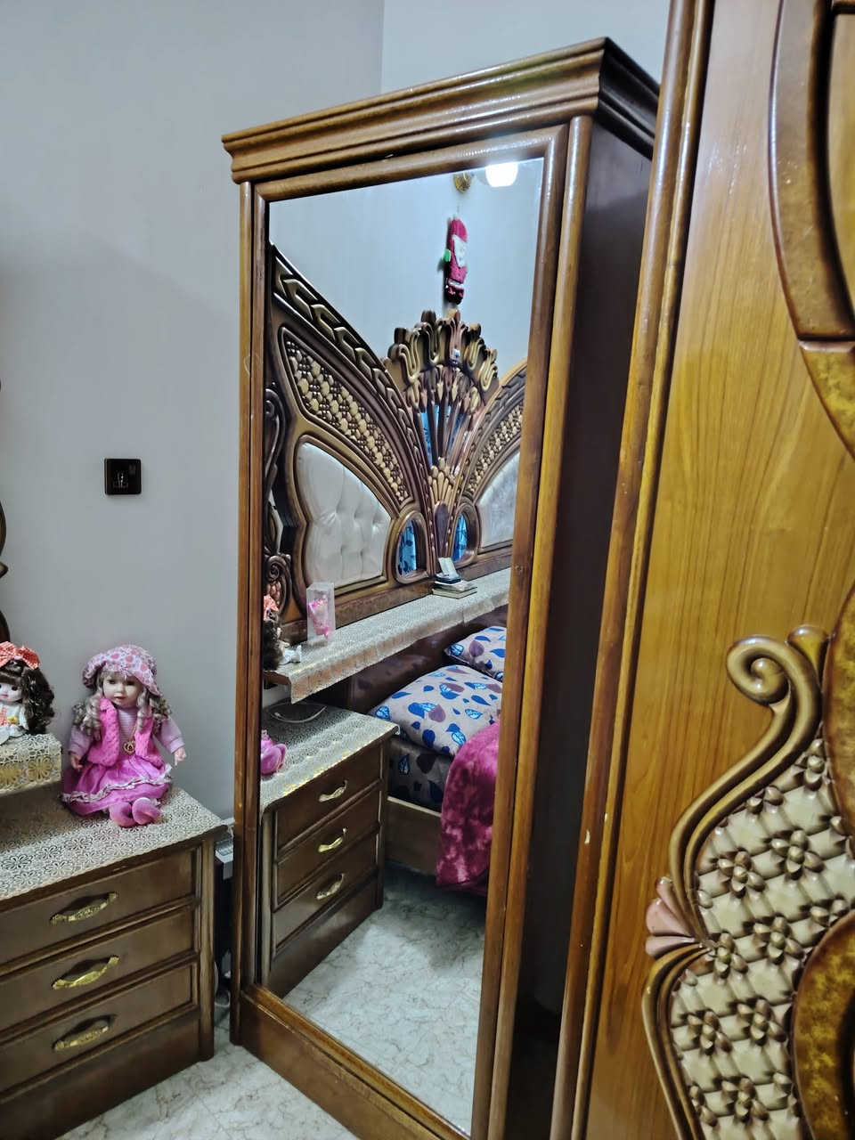 سلام عليكم من رخصت الادمن غرفة اخشاب للبيع نفصال مو جاهز تفصال ثقيل نظيفه جدأ الكنتور ٥ بوب منفصل وغرفه مرتبه بعد احله من التصوير المكان سبع البو ال ٤٠٠٠ هاتف *********** / ***********
