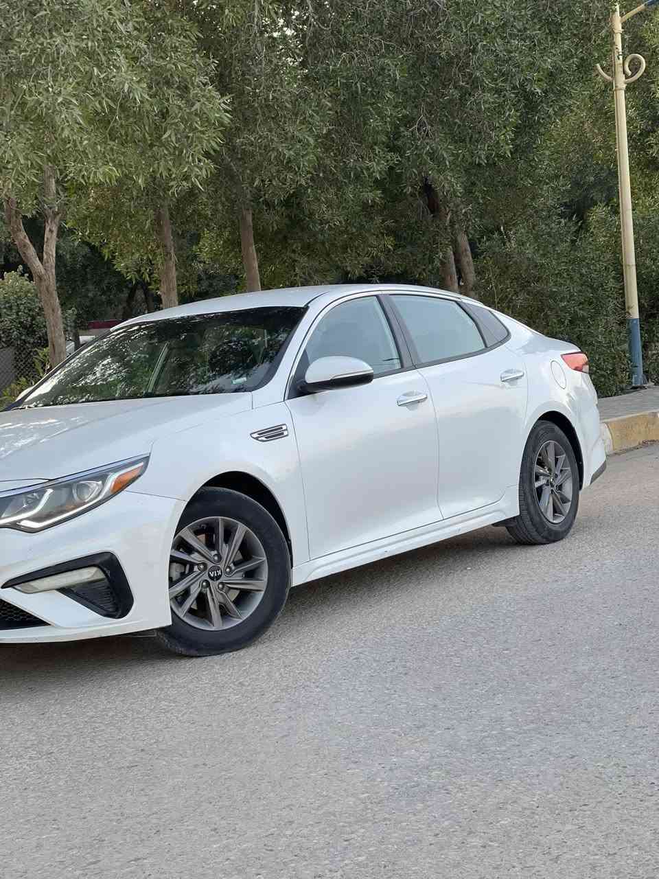 السلام عليكم 
اوبتما 20 جديده السياره 
جازه ما ناقصه اي شي حادثه بنيد او او حافت جاملغ امامي مصبوغ ع كده بدون دواخل مكفول والباقي مكفول ماشيه 82  مواصفات معروفه شاشه رادار تحديد مسار  السعر 148 او بيه مجال قليل 
مكان السياره الحله 
هـ***********
