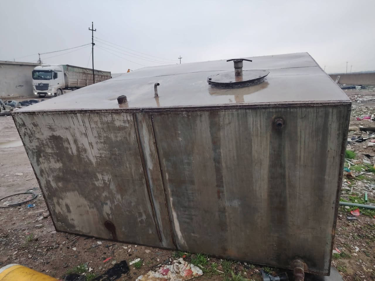 خزان للبيع نظيفة حيل يرهم ماء ويرهم كاز سعة 10000 لتر مكان موصل برطلة موبايل ***********
