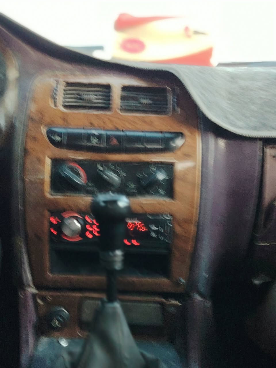 سلام عليكم للبيع او مراوس حسب القناعه دير. 2008رقم بغداد نكليزي هزه جديده مداور ثاني يوم. سياره كير مكينه شاصي كاردن اكسل كهربائيات باتري دوشمه جام كهربائي  مسجل شغال  لايت زنون  كله خير من الله سياره جاهزه  من حداديه  سياره بلاديه  مكاني واسط قضاء الحي للتصال *********** السعر.  38وبيهه مجال غير متواجد على النت شراي اتصل
