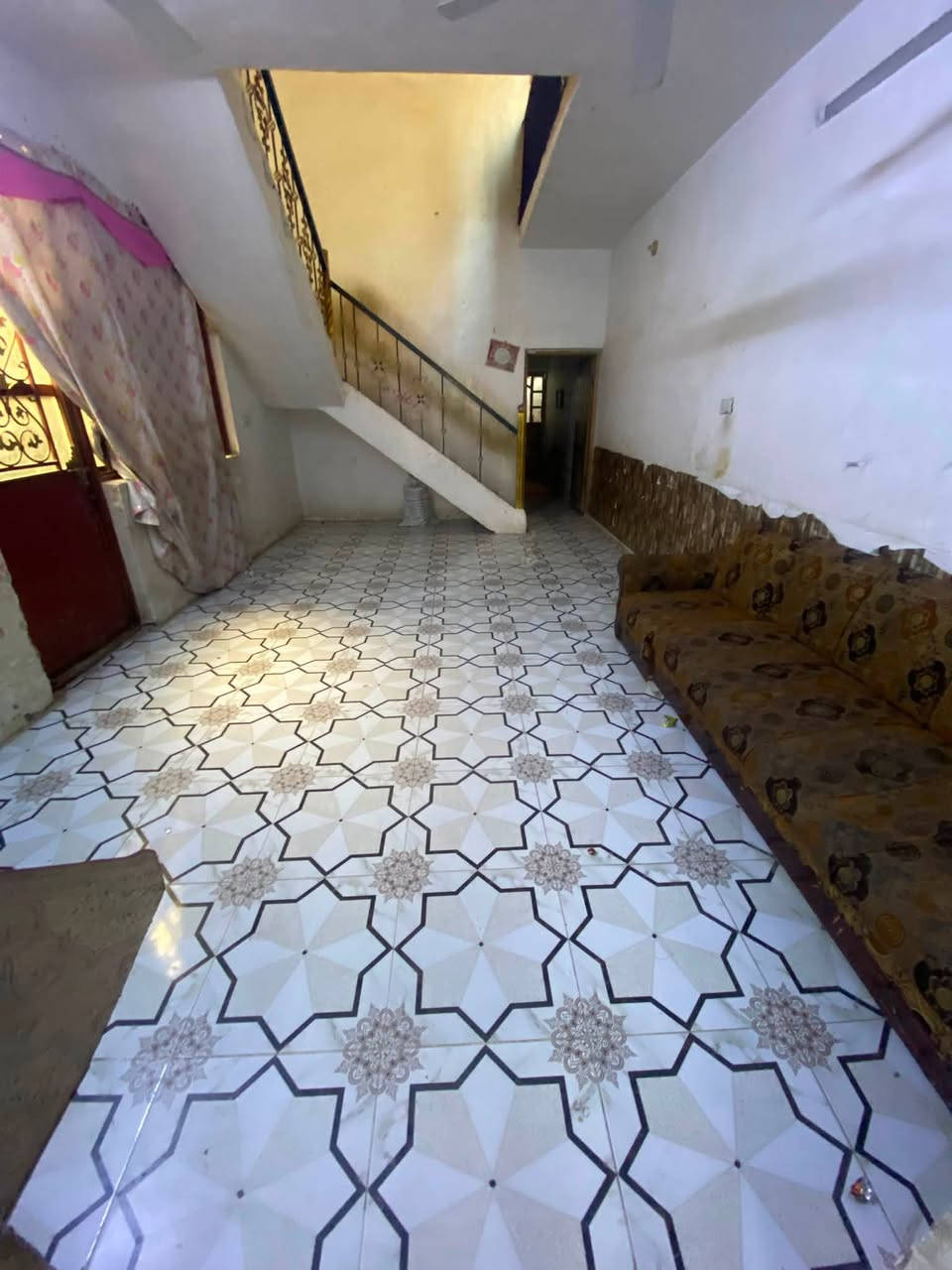 سلام عليكم بيت قاط ونص غرفه نفس الجوه وسطح جبير بسبع قصور يم أسواق علاوي عارضينه 90وبي مجال رقمي ***********
