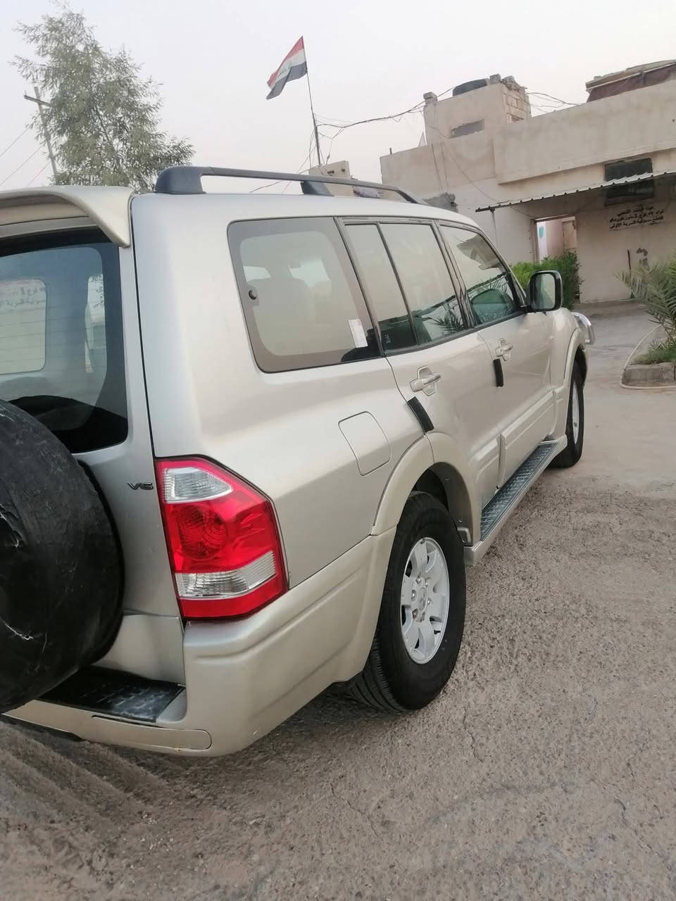 يالله يالله للبيع باجيرو بغداد 2007 بسمي رقم انكليزي كفاله عامه ماعده صبغ الدعاميات السونار مرفق مع الصور السعر المطلوب 110وبيها مجال الشراي يتصل مكان السيارة بغداد مدينة الصدر تليفوني ***********
