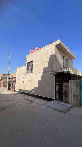 دار للبيع📌
حي الأم الرضا شارع 15قرب جامع الشيخ حاجم
نوع العقار طابو زراعي صرف 
مساحة الدار 250م
يحتوي الدار 
ستقبال7x4
هول 5ونص4x
غرف نوم عدد 4مساحتهن4x5
مطبخ+ حمامات عدد 2
صحيات خارجيه 
بناء حديث جهاز لسگن
لستفسار رقم الهاتف ***********📍
