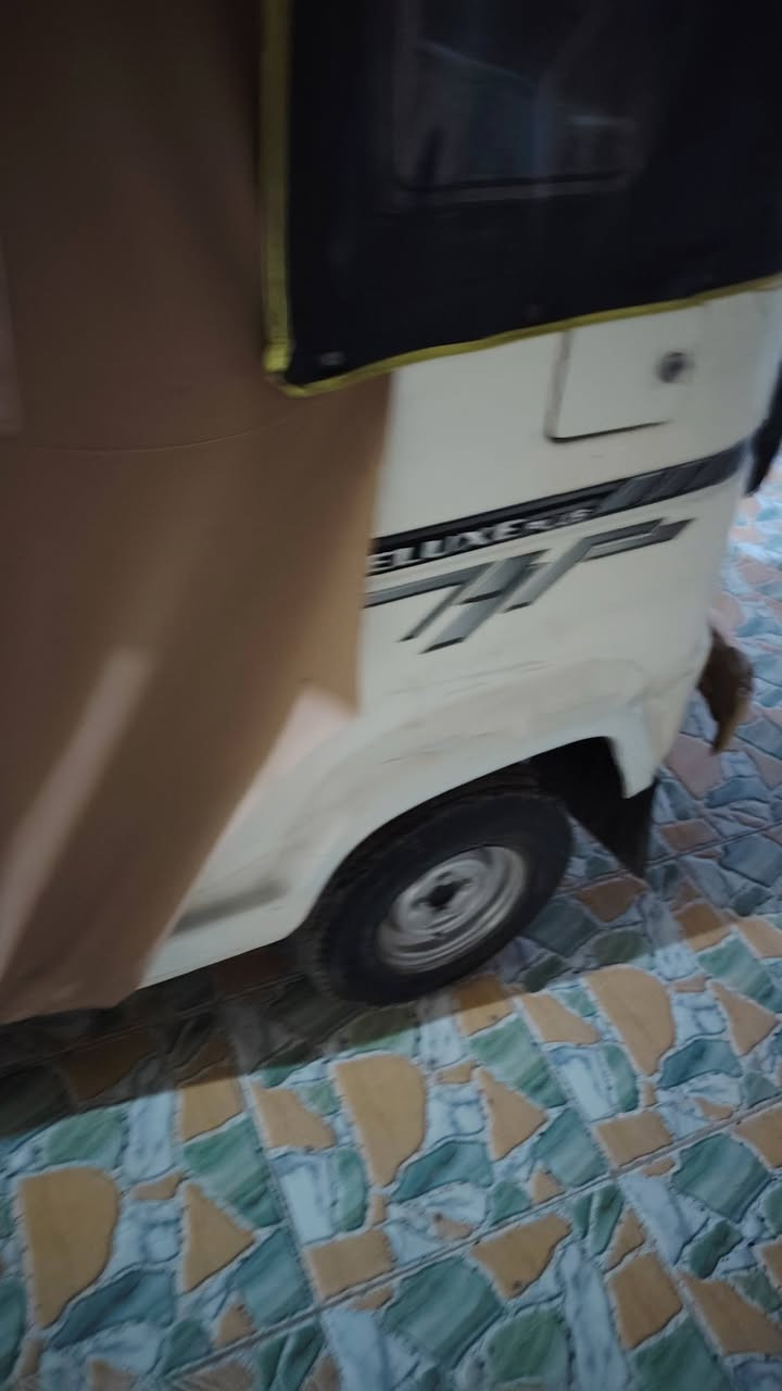 تيفيس 21 شهر 12 رقم وسنويه محرك توني صار يومين شاده كارتون ب850الف كفاله من صبغ والمعجون مكاني قلعه سكر ابيع نقد واقصاد ابو اقصاد لاتجي وتكلي عندي مليونين من٣ ونص وفوك وانه خادكم ***********
