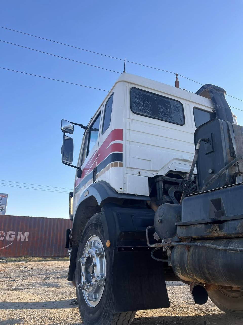 تريله للبيع موديل 1992 مكينه 44 كير فافون مجموعه جيئف رقم بغداد مكفوله كفاله عامه للاتصال ***********
