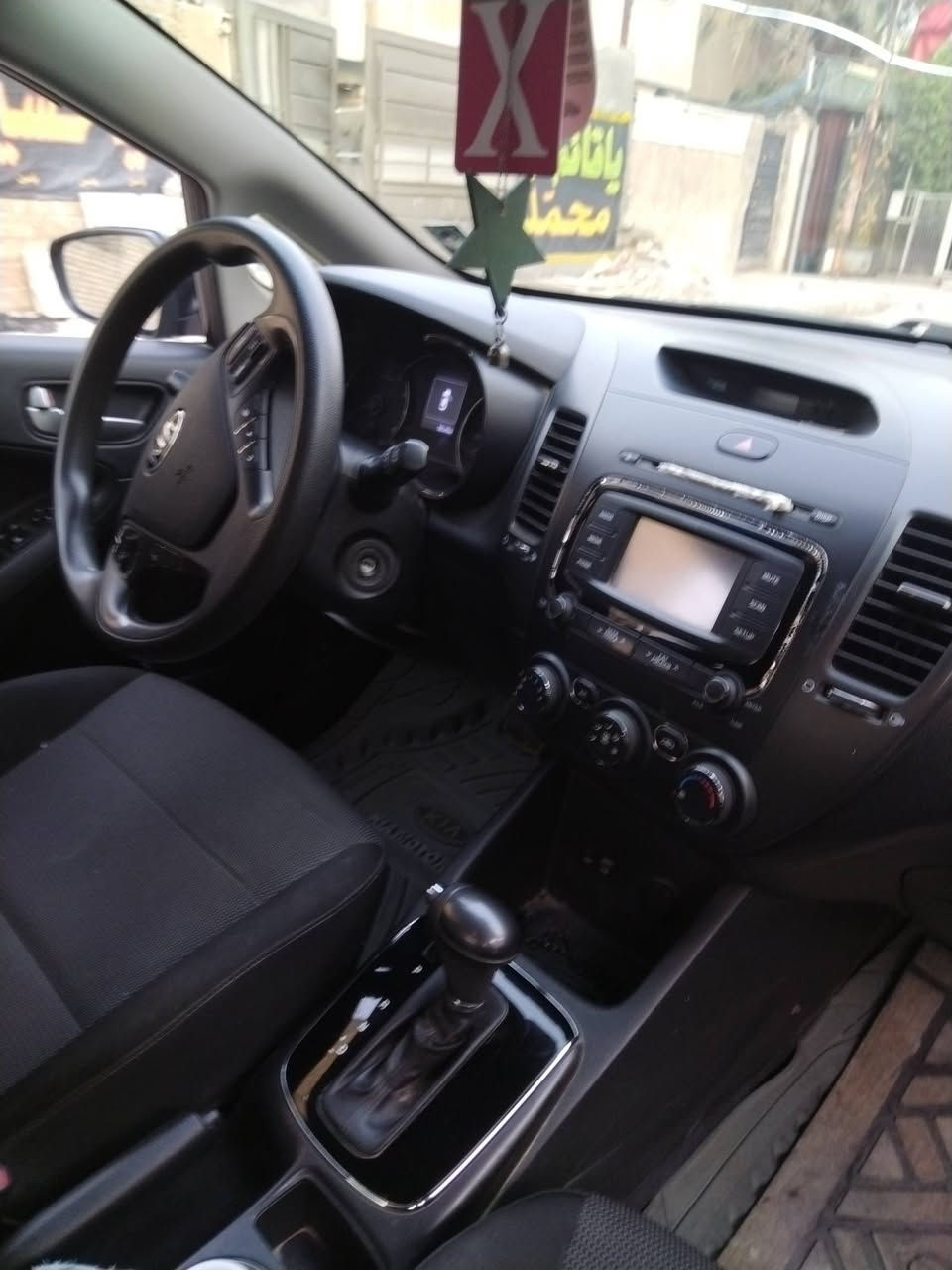 السلام عليكم كيا فورتي موديل 2018حادثهه باب السايق محرك 2000دوش وارد أمريكي  سياره نص فول سعر 115 بيهه مجال ***********
