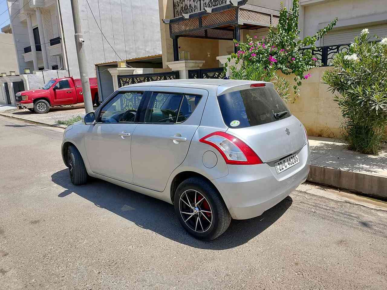 ئۆتۆمبێل: suzuki 

مۆدێل 2015
گێڕ و مەکەینە و هەمووی بە شەرت

ســــعر $ یەک کۆمێنـت بکە راســـتەوخۆ بــۆ دێـــت🟢

تەقە و رەقە و تەبرید بە شەرت 
چامەلەخی لای سایەق بستێکی هەیە
جەمپێکی هەیە لە پشتەوە
ناو دەرگەی سەکن پشتەوە

ژمارەی خاوەن سەیارە👈: ***********
