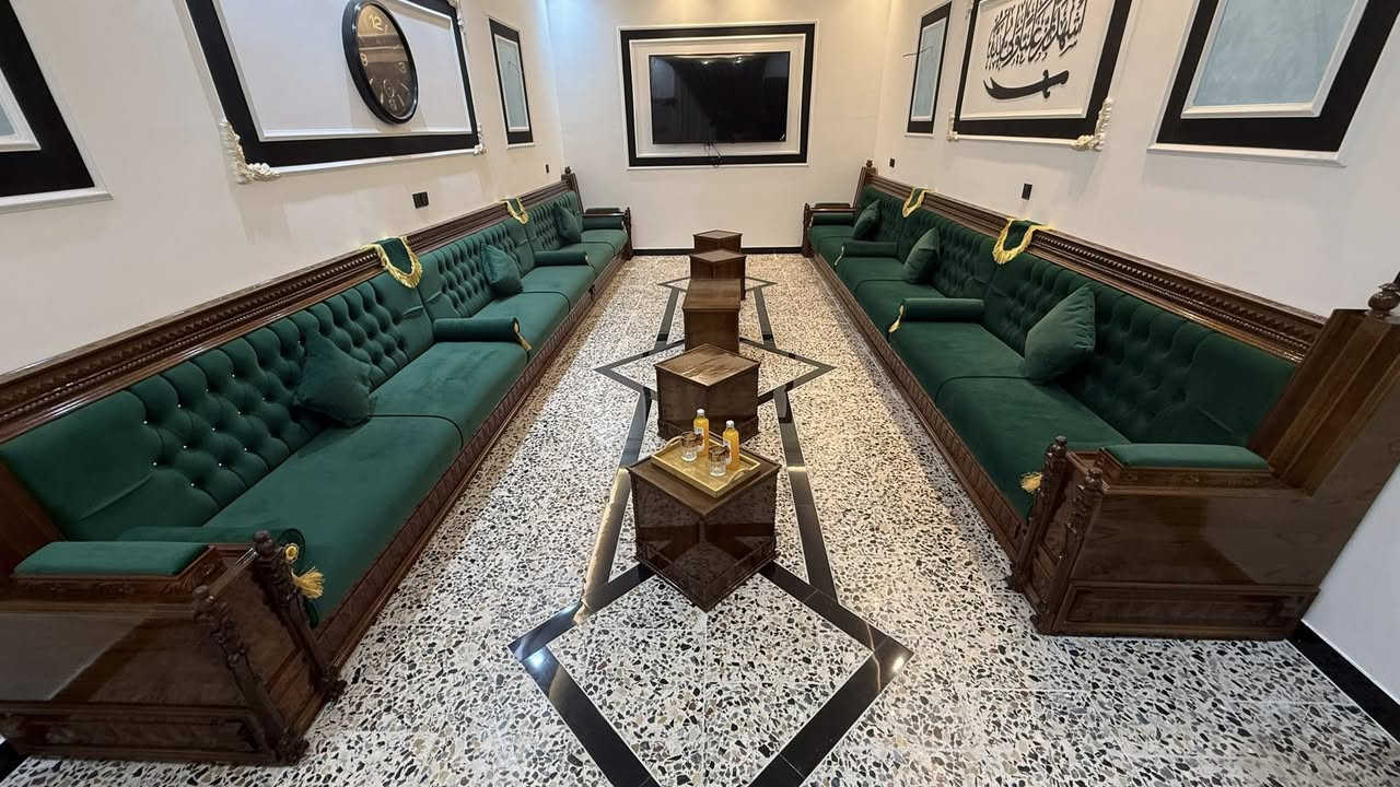 مو كل أثاث يليق ببيتك…
لأن بيتك يستحق مستوى أعلى ✨ 

تخم ديوان قنفات بتصميم فاخر، 
تفاصيله تحجي عن ذوقك قبل لا تتكلم 

راحة استثنائية + خامات مختارة بعناية 
للي يعرف الفرق بين “عادي” و “راقي” 

هذا مو مجرد ديوان… 
هذا قطعة تعكس شخصيتك 👌 
️ ✔️خامات فاخرة تعيش وياك سنين
✔️ ألوان ترند تناسب كل ذوق
✔️ تنفيذ مرتب يليق ببيتك

إذا تريد بيتك يصير “ستايل مختلف”
راسلنا خاص كلمة (ديوان) ونختار لك الأنسب 👇
معمل مون
#اثاث_فاخر  #ديكور_راقي_ديكور_مميز_ديكورات_فخمة


**إذا كنت صاحب هذا الإعلان وتريد حذفه لأي سبب، رجاءا أرسل رسالة إلى الدعم الفني**