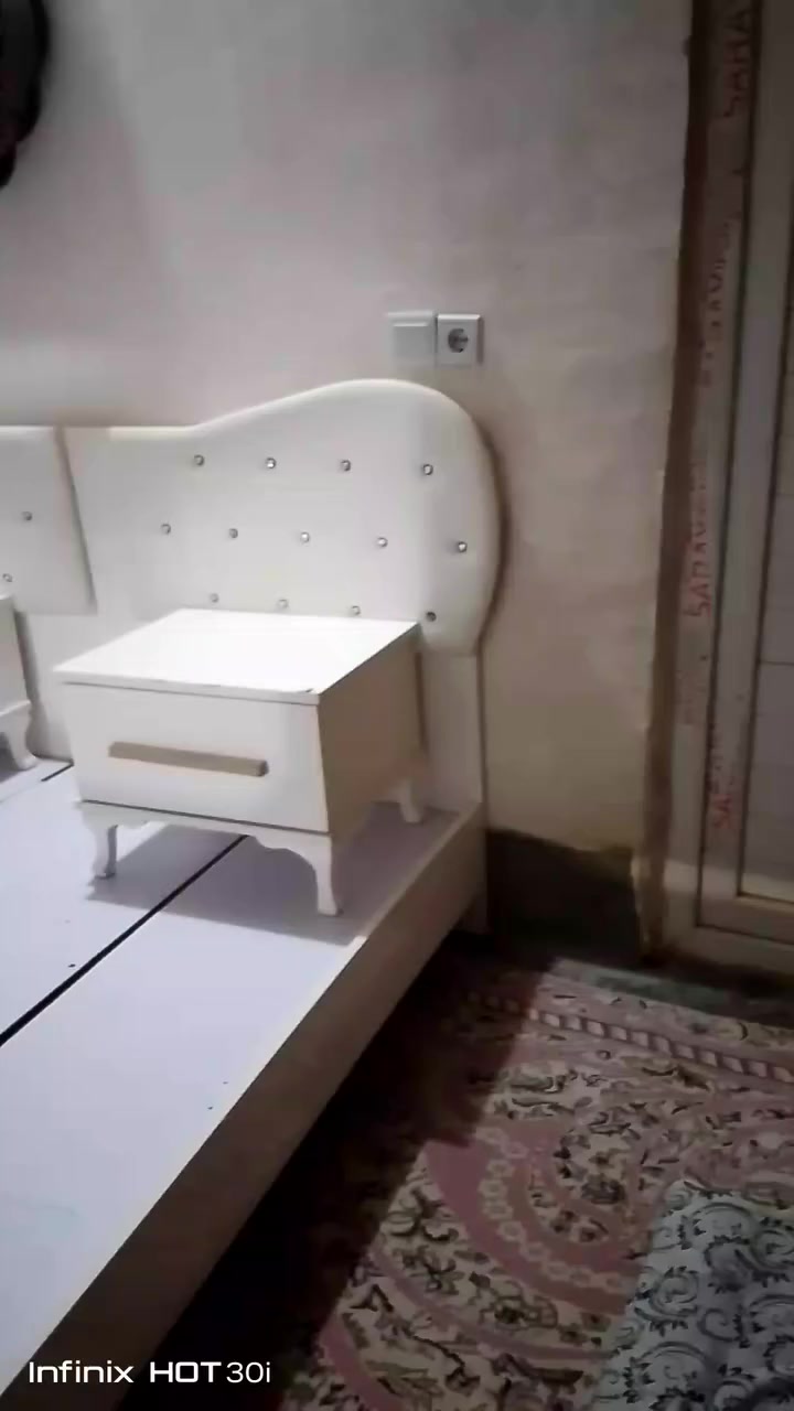 غرفة نوم تركي للبيع..
سعره 250 وبيها مجال 
اتصال *********** او. واتساب
