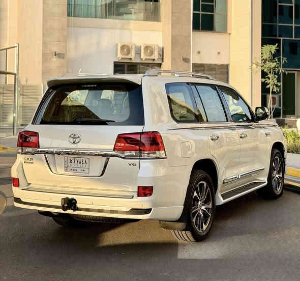 اجدد لاند كروز كراند تورينك ساز 2020 السياره اخت الزيرو ماشيه 27 الف
كفاله عامه بوضع الوكاله فول موصفات 
1. فتحه سقف 
2. بصمه ابواب و تشغيل عن بعد 
3. كأمره + حساسات 
4. كشنات كهرباء 
5. نظام فور ويل 
6. دبل ماوس
7. ثلاجه 
8. صندوق كهرباء 
9. شاشات خلفيه 
10. مري كهرباء 
11. فول تحكم استيران 
12. تبريد 3 قطع 
13. نظام ايكو 
14. نظام تزحلق 
15. رقم بغداد باسمي 
16. مكان بغداد السيديه 
17. السعر 578 ورقه وبيه مجال بسيط 
18. الاستفسار *********** فقط بيع
