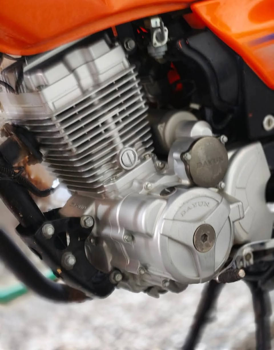 دايون 2023 برتقالي مكفولة كفالة عامة مرقمة لوحة وسنوية انكليزي بأسمي .. دراجة نظيفة ومرتبة وشادلها لايت جمجمة للبيع او مراوس بنفخ واخذ فرق 
مكاني كربلاء حي العامل ***********
