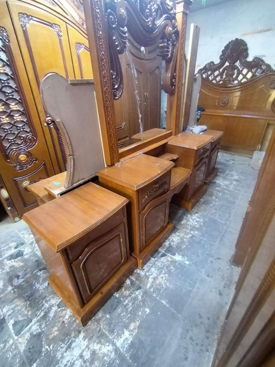 غرفه النوم للبيع تزكام كله صاج وجهين ٧٠٠ وبيه مجال ***********
