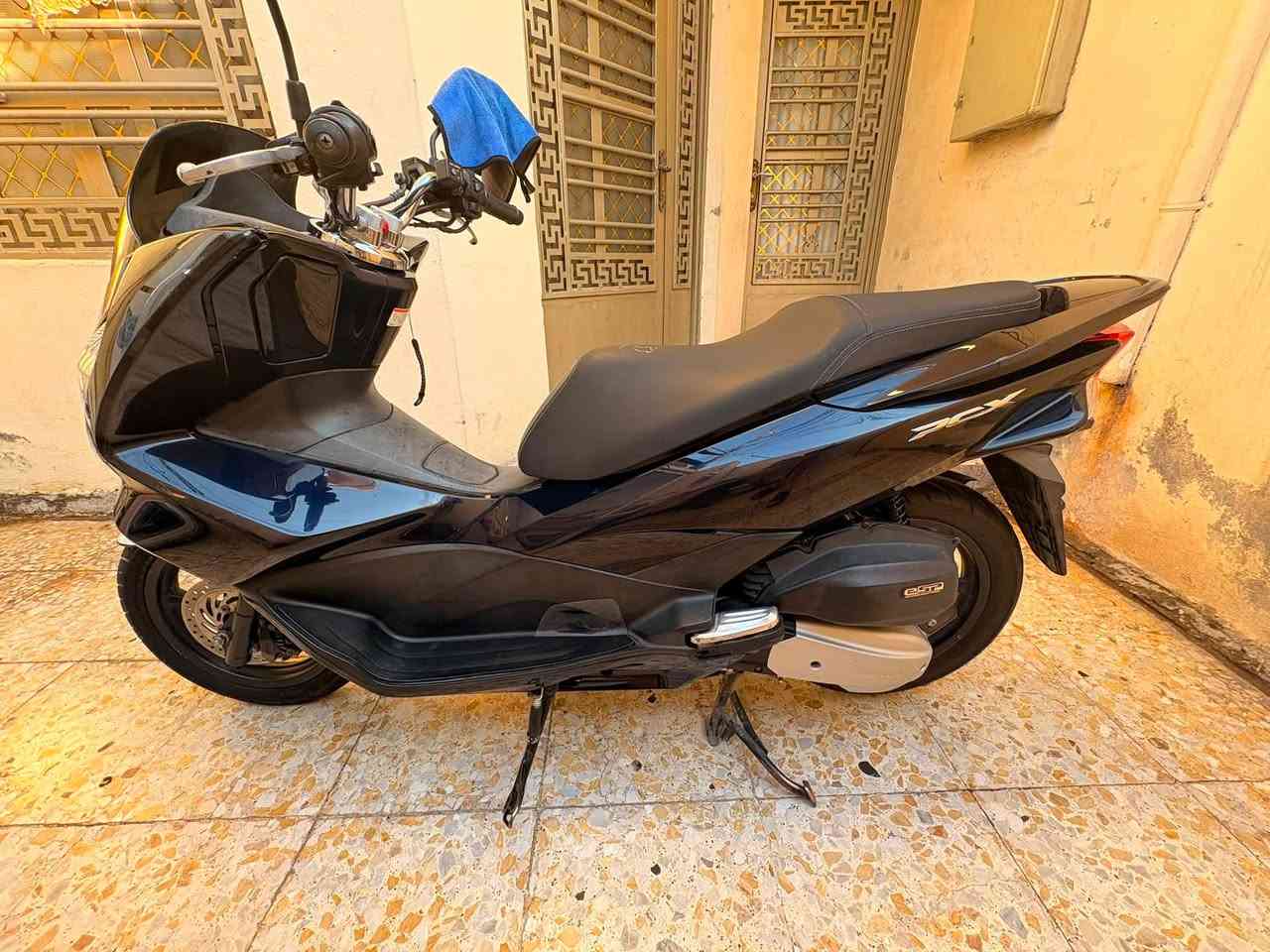 سلام وعليكم   دراجه (PCX125s) للبيع
جيل 2 لون بيتنجاني  مال ربمه من بيت طارش ماخذه
اخذته ماشيه 73k عدد ممشه حالين 78kدراجه مال بيت مخلينه 
.
تفاصيل دراجه حساس زدحام حرف A
حساس ستان 
ودراجه كفاله عامه اكفله الك  من عده كفرات بلاديه بس مشخطات  تاخذه من باب بيت  
شلعه معدل خير من الله معدله 100
دراجه بعده بحالت وكالته كشي ممبدل بيه ولا قطه 
 
عنوان بغداد زعفرانيه 
***********
سعر 17 وبيه مجال  بسيط
دراجه ياباني  ياباني ماخذه من بيت طارش
