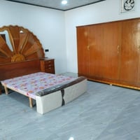 غرفة نوم • خمس أبواب • خشب صاج