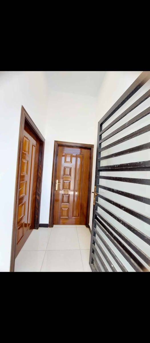 السلام عليكم بيت للبيع المساحه 150م مع قطعه ارض المساحه 150م طابو زراعي عراقي العنوان بصره ابي الخصيب السبيليات قرب تصوير نور المرتضى الاتصال على الرقم التالي *********** البصرة, العراق
