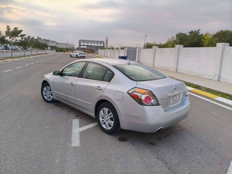 السلام علیکم
نيسان التيما 2011 خليجي 
سيارة حيل نضيف 4 طايرات جديد صدر جديد 
محرك گير ب شرط خير من اللة 
لايتات زينون  تحديد سرعة كهربايات كلشي ب شرط 
سيارة بهة 4 قطعة  بدون دواخل  بچم كپس 
رقم دولي و جديد لحد 2028 اريد تحويل اريد وكالة موجود 
سيارة مابي مصرف ربع دينار 
للستفسار
***********
***********
