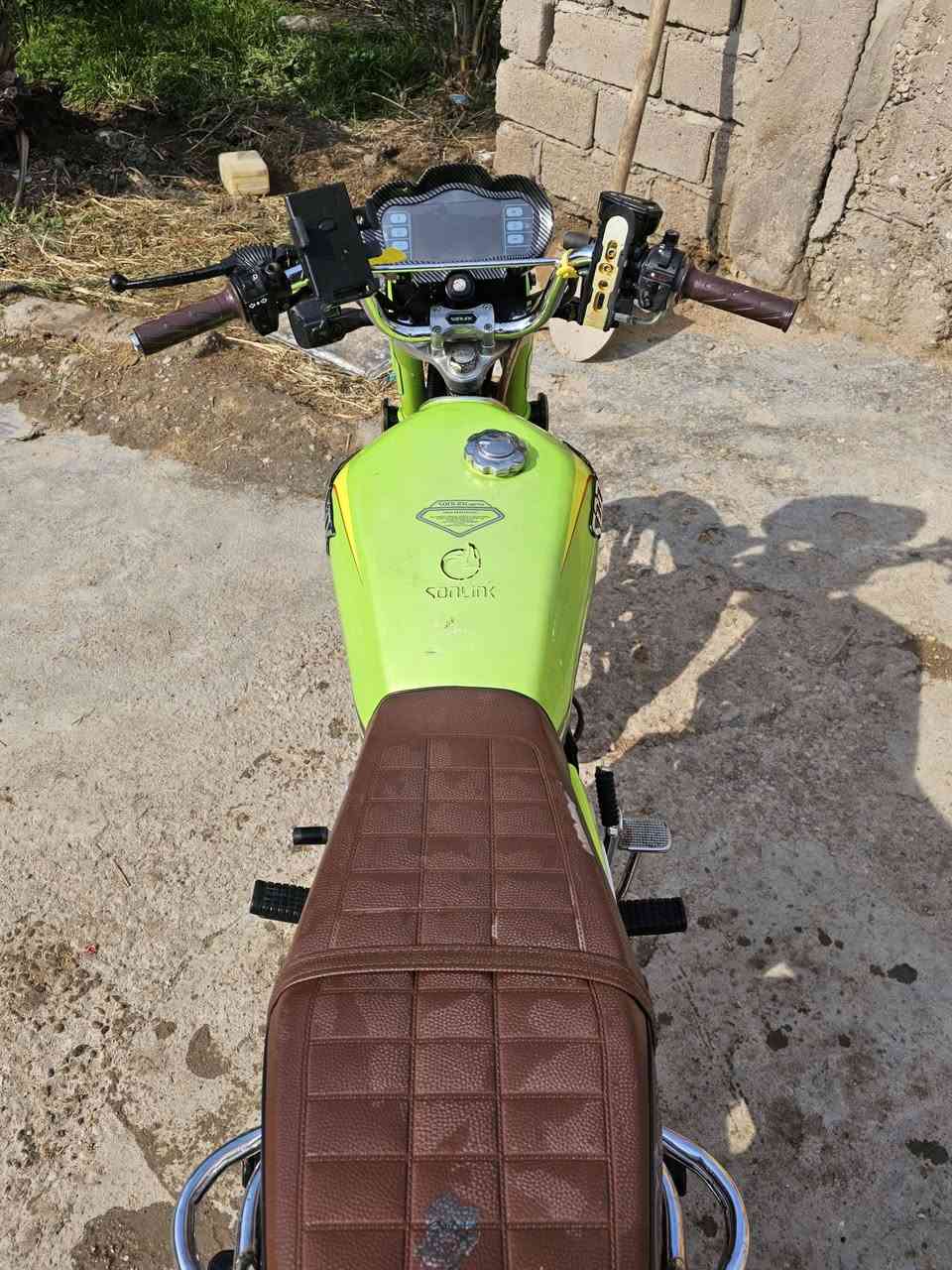 السلام عليكم اخوان للبيع اوراق اوراق دراجه قويه مكينه 200cc مكفوله كفاله عامه شاصي ومكينه وكلشي مانقصه برغي مكاني الهوير سعر 700 وبيها مجال قليل ***********
