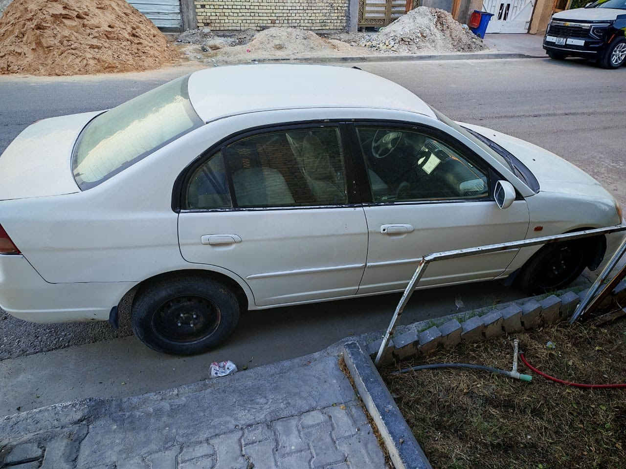 السلام عليكم 
اقره المنشور اذا معجبك اعبره 
هوندا سيفك موديل 2002 رقم بغداد الإنكليزي هزه سنويه جدد السيارة مصبوغه عام لان جانت صفره ورجعوها بيضه اني اشتريتها على هذا الوضع مكينه وحداديه خير من الله نقصها غاز مال تبريد والكير اخربط مرات مكاني بغداد الجديدة السعر 44وبيها مجال بسيط *********** وتساب
