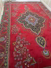 بۆ فرۆشتن فەرشی سور ٣ بە ٥ تازە و پاك ٥٠ هەزار و معامەلە 07719930758