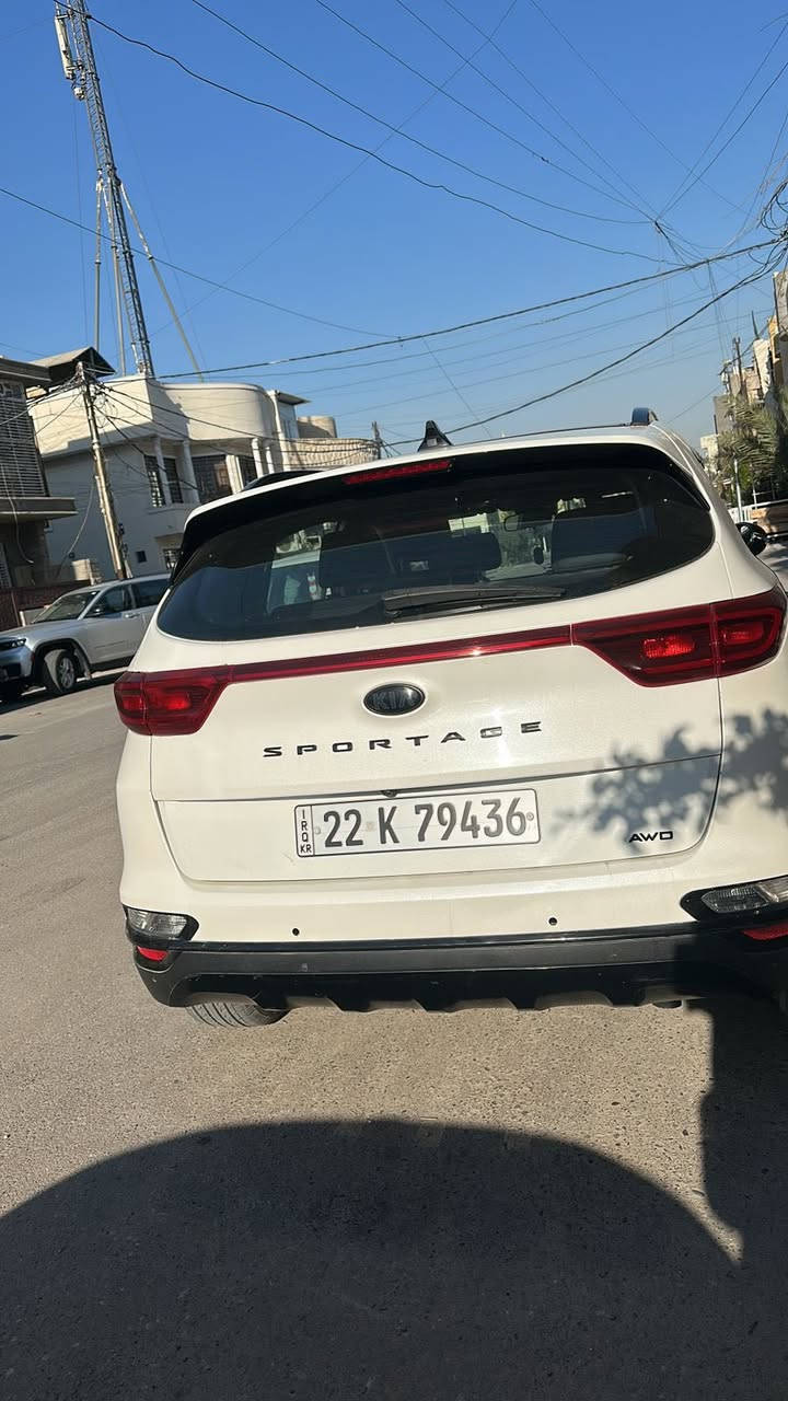 السلام عليكم
سبورتج موديل 2021وارد امريكي 
بلاك توب 
رقم اربيل الدولي تريد وكاله تريد تحويل 
فول مواصفات عدة البصمة 
بنراما 
مري شفط 
فور ويل 
شفتات 
باقي المواصفات المعروفة 
محرك 2400 
ماشية 68 
جاهزة السيارة 
حادث خلفي وصور سونار بل منشور 
سعر 168وبيها مجال بسيط 
مكاني بغداد قرب مرور التاجيات 
للاتصال ***********
