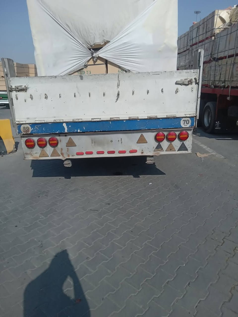 سلام عليكم عربانه لبيع  طوال ١٣٦٠ جهازه العمل ٤ محوار سعره ٤٠  مكاني بغداد شعله ***********
