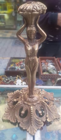 قطعه انتيكا قديمه السعر 350 العنوان بغداد رقم الهاتف07755488176 تبع مع...