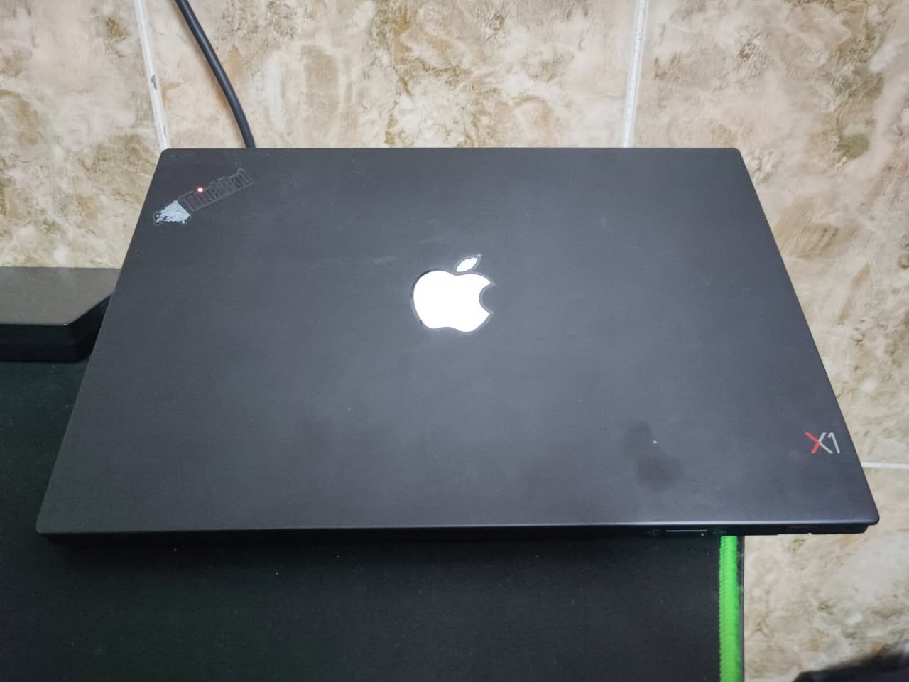 💻 Lenovo ThinkPad X1 Carbon (6th Gen) للبيع for sale

بيه كسر صغير جداً بالكوفر من زاوية يتلصق بلاصق مثل ما موضح بالصورة

* المعالج: i7-8650U
* الرام: 16GB
* التخزين: 256GB NVMe
* الشاشة: لمس (Touch)
* كرت الشاشة: Intel UHD (8GB مشترك)
* بصمة + كيبورد بإضاءة

الجهاز خفيف وعملي جداً، مناسب للدراسة والشغل 💼

📩 للتواصل خاص

English:

💻 **Lenovo ThinkPad X1 Carbon (6th Gen)** for Sale

Not: small plastic piece on one corner is slightly broken, can be easily fixed.

* CPU: i7-8650U
* RAM: 16GB
* Storage: 256GB NVMe
* Display: Touchscreen
* GPU: Intel UHD (8GB shared)
* Fingerprint sensor + Backlit keyboard

Lightweight and very practical — perfect for work and study 💼

📩 DM for details أربيل, العراق


**إذا كنت صاحب هذا الإعلان وتريد حذفه لأي سبب، رجاءا أرسل رسالة إلى الدعم الفني**